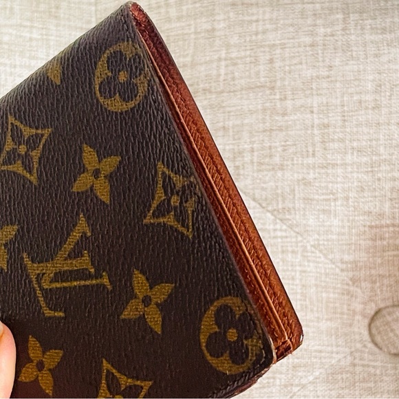 Louis Vuitton mens brown Wallet - Picture 7 of 10